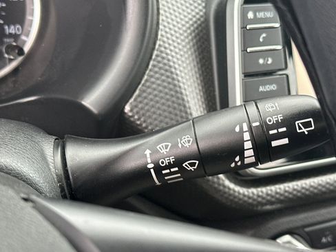 Used 2018 Nissan Kicks S image 37