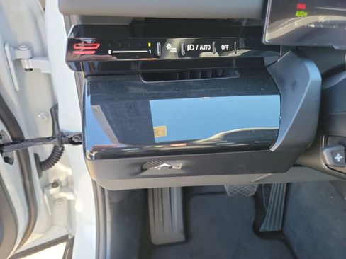 New 2025 BMW 530i xDrive w/ Premium Package image 11