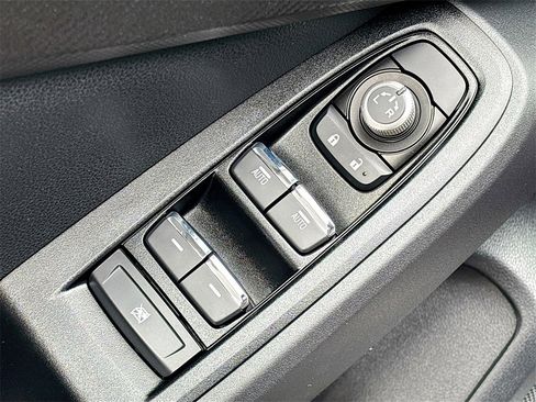 Used 2024 Subaru Crosstrek 2.5i Limited image 17