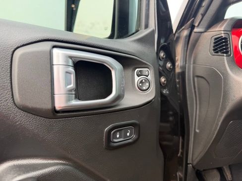 Used 2023 Jeep Wrangler Rubicon w/ Cold Weather Group AWD/4WD image 28