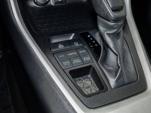 Used 2025 Toyota RAV4 XLE AWD/4WD image 19