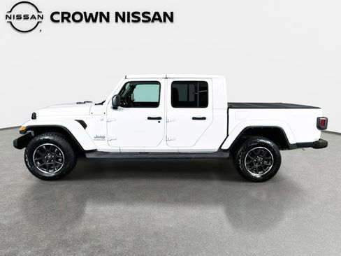 Used 2023 Jeep Gladiator Overland w/ Trailer Tow Package image 9