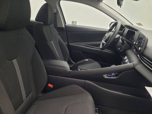 Used 2025 Hyundai Elantra SE FWD image 21