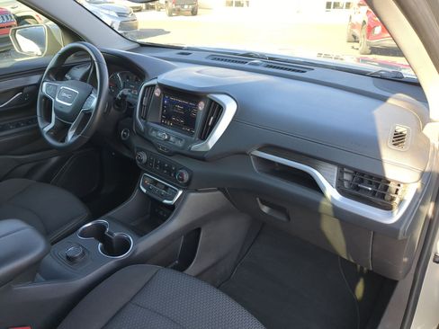 Used 2024 GMC Terrain SLE image 34