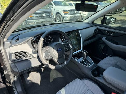 Used 2025 Subaru Outback Premium AWD/4WD image 3