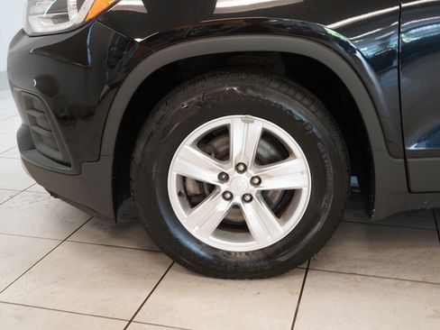 Used 2018 Chevrolet Trax LT w/ LT Convenience Package FWD image 17