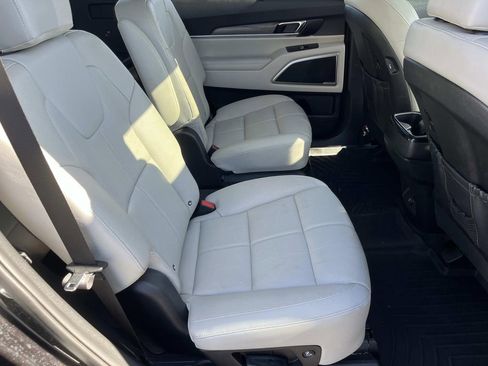 Used 2022 Kia Telluride EX w/ EX Premium Package image 28