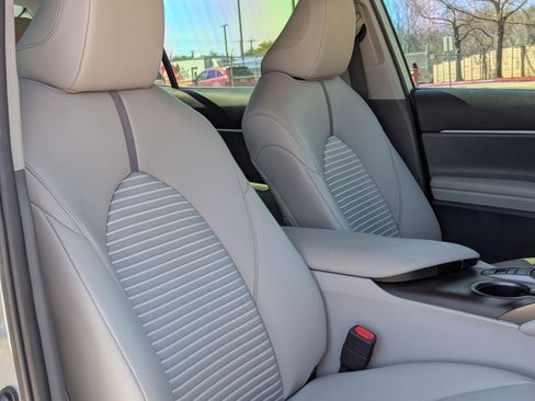 Used 2024 Toyota Camry SE image 30