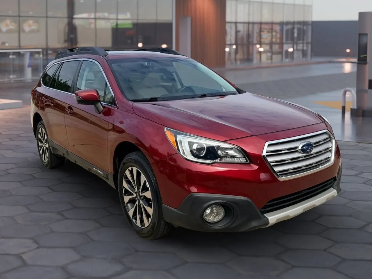 Used 2016 Subaru Outback 2.5i Limited AWD/4WD image 3