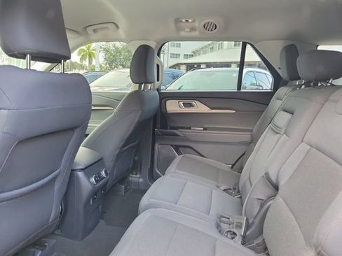 Used 2025 Ford Explorer Active RWD image 6
