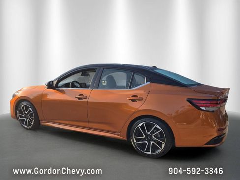 Used 2025 Nissan Sentra SR w/ SR Premium Package FWD image 3