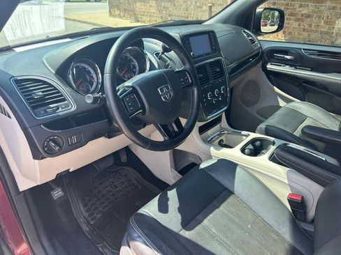 Used 2020 Dodge Grand Caravan SXT FWD image 18
