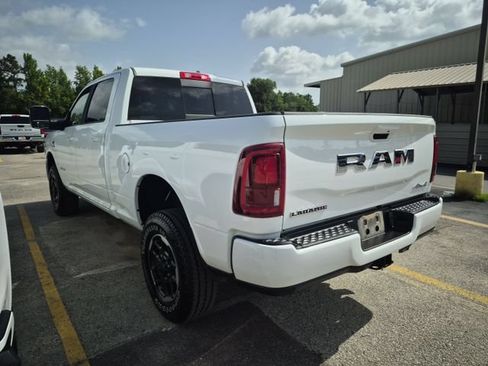 Used 2026 RAM 2500 Laramie AWD/4WD image 2