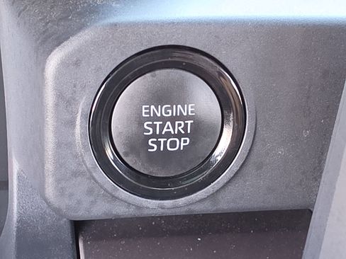 Used 2025 Toyota Tacoma SR5 AWD/4WD image 19