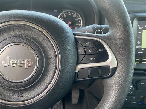 Used 2023 Jeep Renegade Latitude image 24