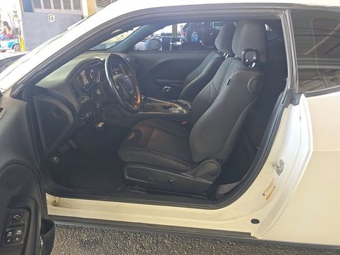 Used 2018 Dodge Challenger SXT RWD image 7
