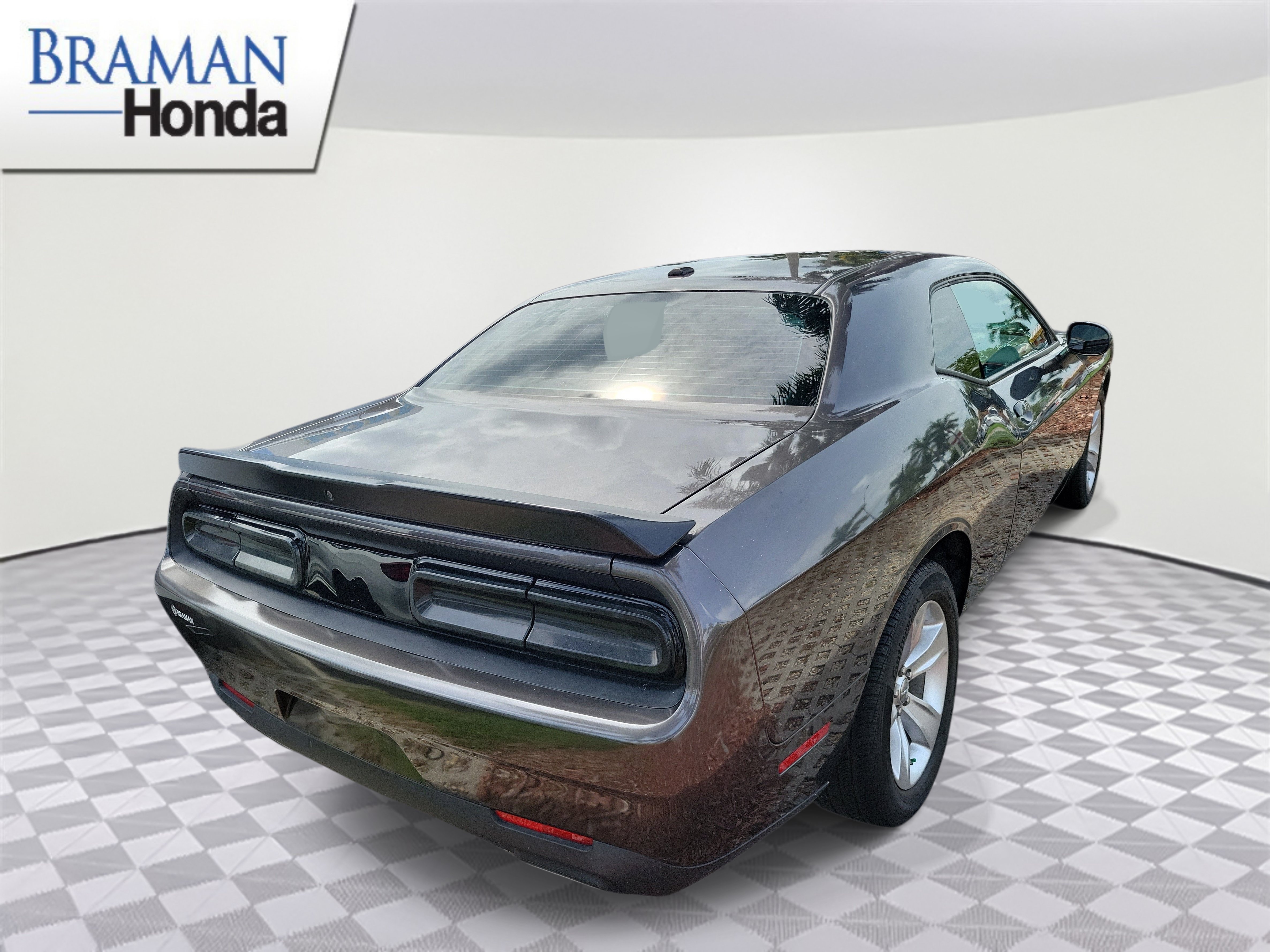 Used 2023 Dodge Challenger SXT RWD image 3