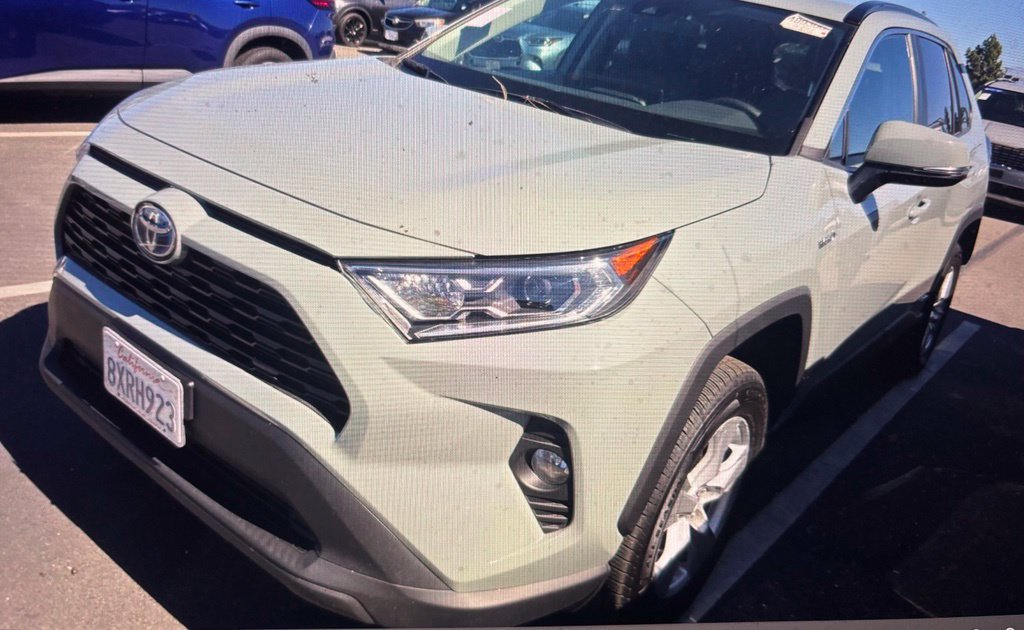 Used 2021 Toyota RAV4 XLE AWD/4WD image 1