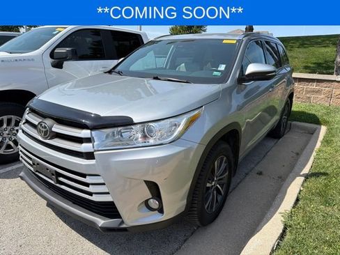 Used 2018 Toyota Highlander XLE AWD/4WD image 1