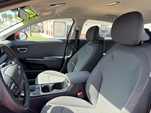 Used 2025 Kia K4 FWD image 8