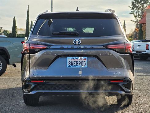 Certified 2021 Toyota Sienna XSE image 7