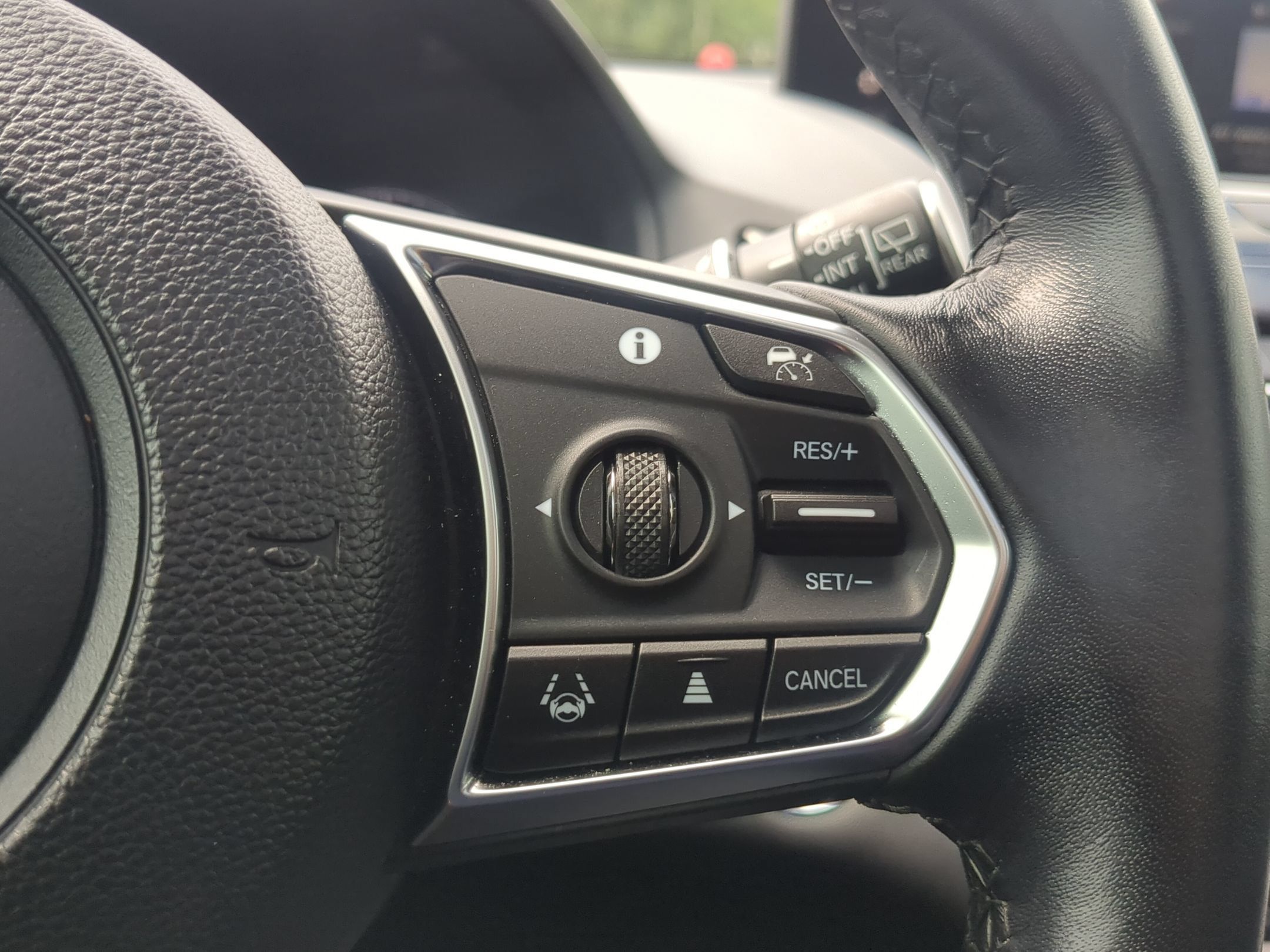 Used 2024 Acura RDX SH-AWD image 23
