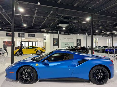 Used 2018 Ferrari 488 Spider image 12