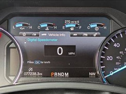 Used 2018 Ford Expedition XLT w/ Equipment Group 202A AWD/4WD image 11
