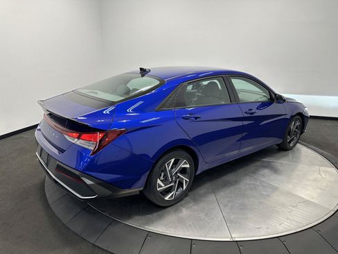 Certified 2025 Hyundai Elantra Sport FWD image 7