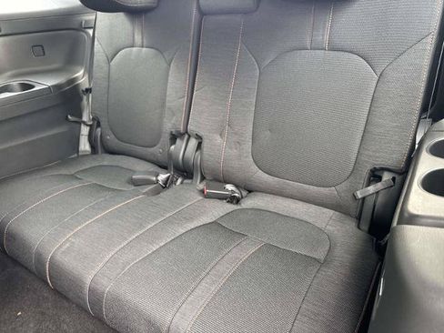 Used 2023 Honda Pilot Sport image 14