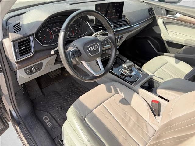 Used 2023 Audi Q5 2.0T Premium w/ Convenience Package AWD/4WD image 5