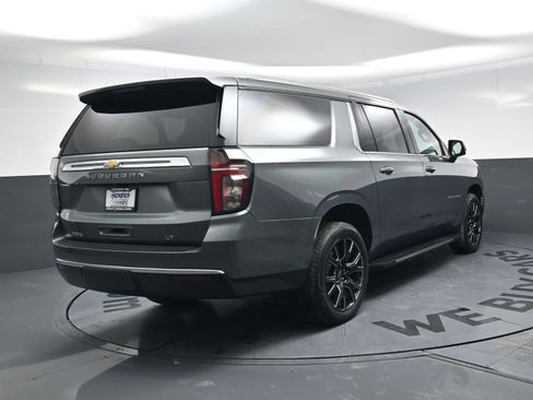 Certified 2024 Chevrolet Suburban LT w/ Luxury Package image 9
