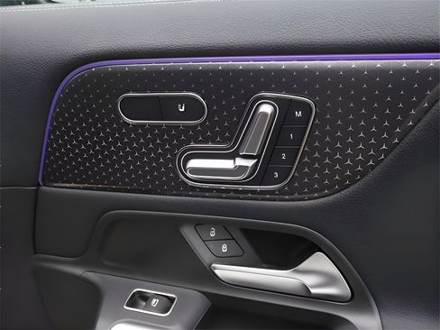 New 2025 Mercedes-Benz GLA 250 4MATIC image 16