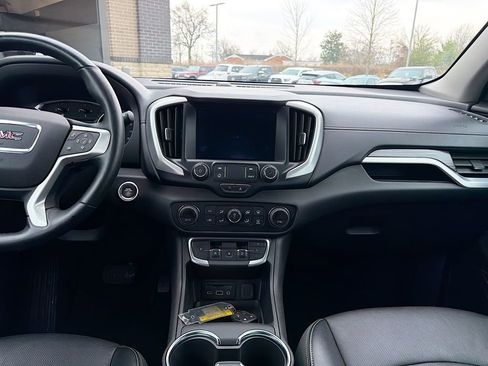 Used 2024 GMC Terrain SLT image 22