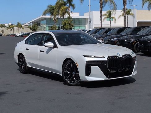 New 2026 BMW i7 xDrive60 AWD/4WD image 2