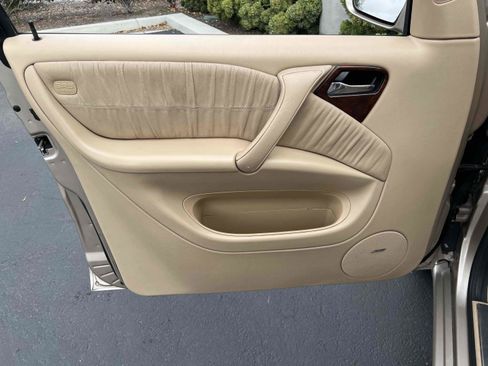 Used 2003 Mercedes-Benz ML 320 4MATIC image 54