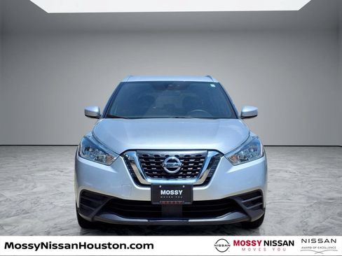 Used 2020 Nissan Kicks SV FWD image 3