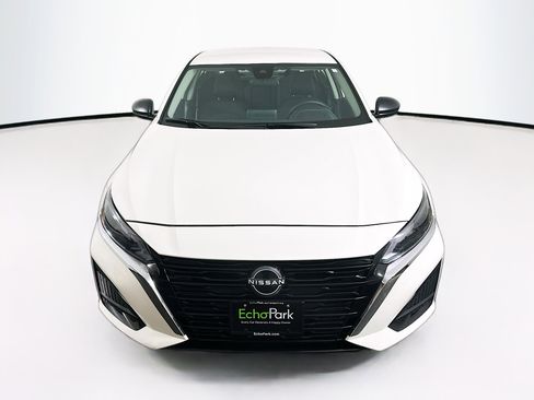 Used 2025 Nissan Altima 2.5 SV image 2