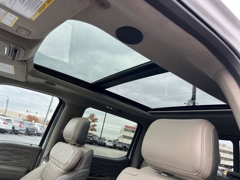 Used 2025 Ford F450 Platinum w/ Platinum Plus Package image 24