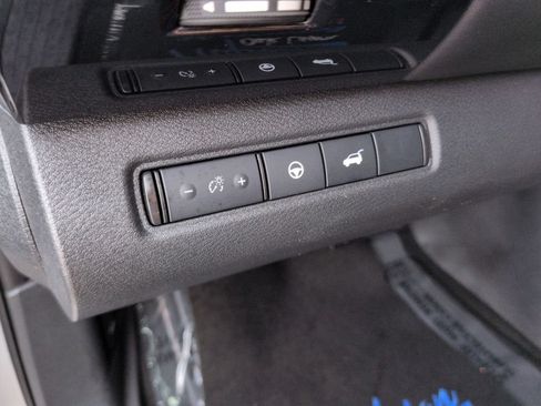 Used 2025 Nissan Pathfinder SV FWD image 22