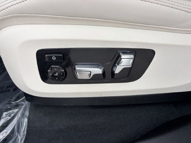 Certified 2025 BMW X7 xDrive40i w/ Premium Package AWD/4WD image 22