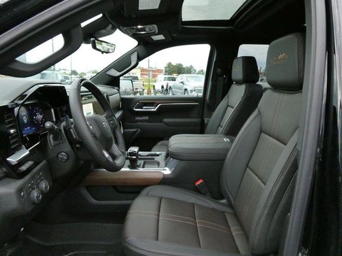 New 2026 Chevrolet Silverado 1500 High Country w/ High Country Premium Package AWD/4WD image 16