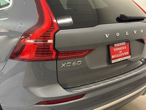 Used 2022 Volvo XC60 B6 Inscription w/ Climate Package image 7