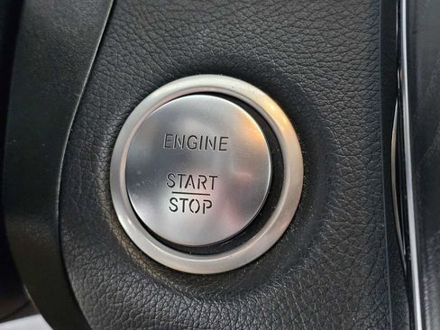 Used 2019 Mercedes-Benz GLC 350e 4MATIC image 30