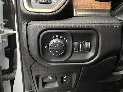 Used 2022 RAM 1500 Limited image 13