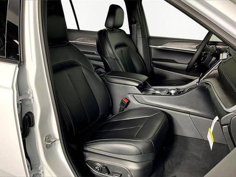 New 2025 Jeep Grand Cherokee L Limited image 12