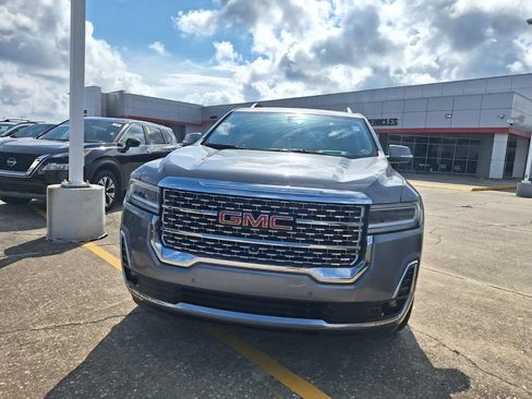 Used 2021 GMC Acadia Denali w/ Denali Technology Package FWD image 2
