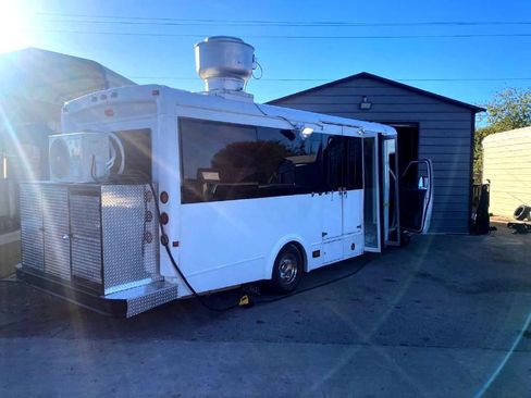 Used 2015 Ford E-450 and Econoline 450 Super Duty w/ Shuttle Bus Prep Package image 3