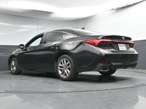 Used 2019 Toyota Avalon XLE w/ Moonroof Package image 28