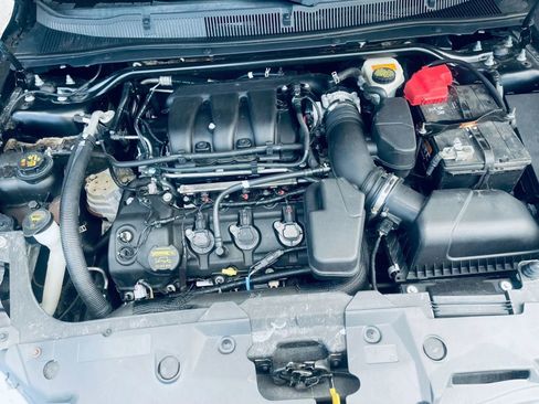 Used 2013 Ford Taurus SEL FWD image 3